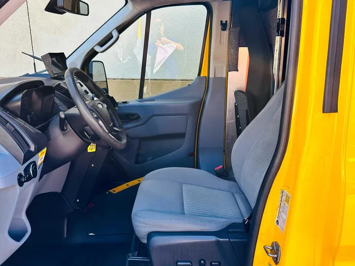 YELLOW, 2016 FORD TRANSIT 250 VAN Image 14