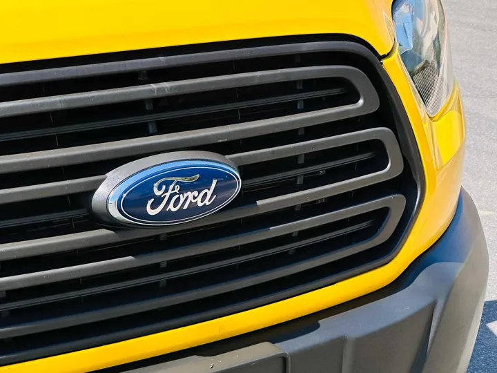 YELLOW, 2016 FORD TRANSIT 250 VAN Image 32