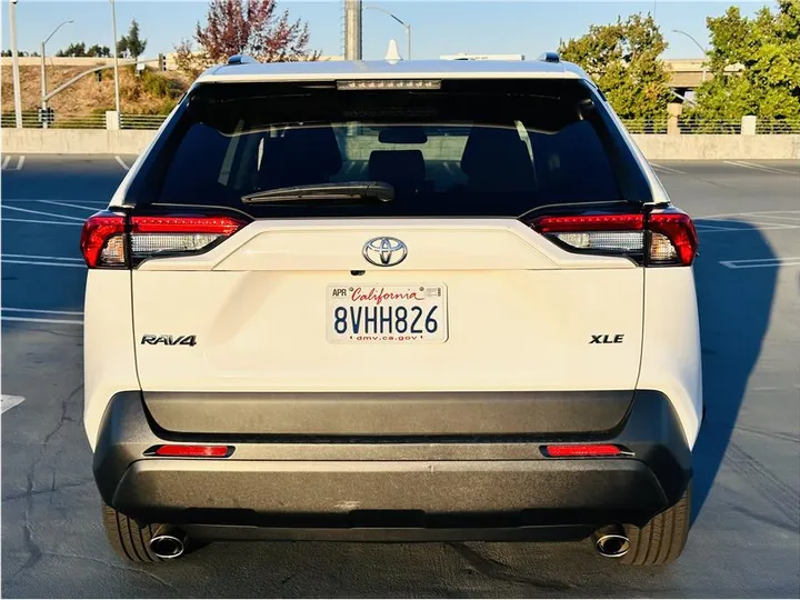 WHITE, 2021 TOYOTA RAV4 Image 4