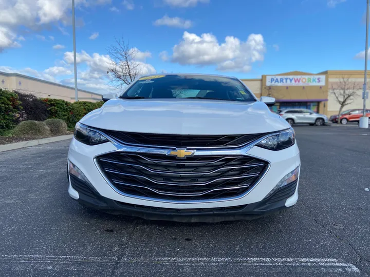 WHITE, 2021 CHEVROLET MALIBU Image 10