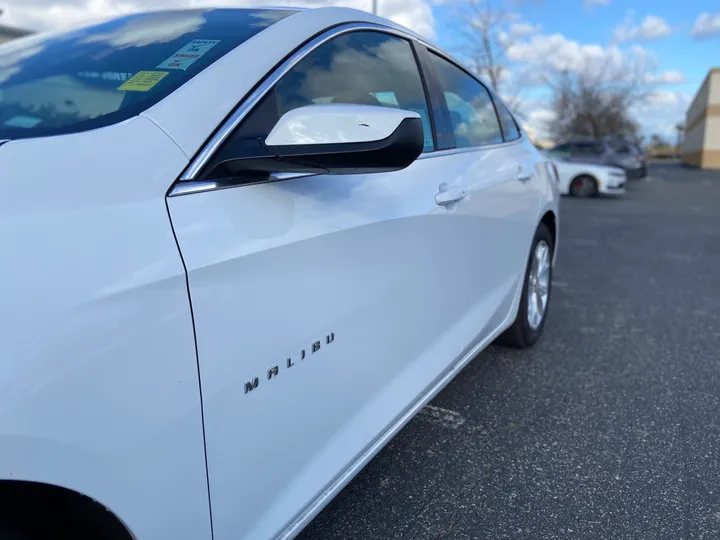 WHITE, 2021 CHEVROLET MALIBU Image 13