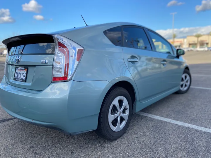 LIGHT GREEN, 2015 TOYOTA PRIUS Image 4