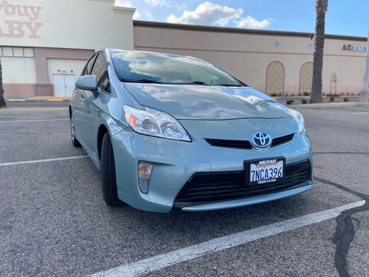 LIGHT GREEN, 2015 TOYOTA PRIUS Image 5