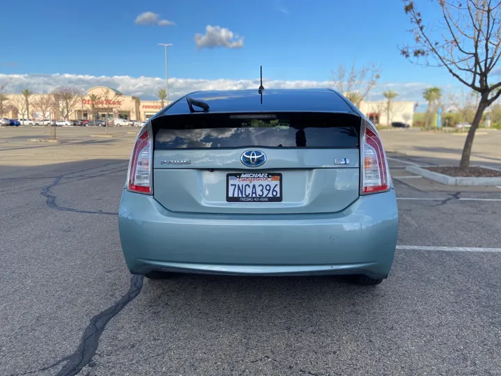 LIGHT GREEN, 2015 TOYOTA PRIUS Image 7