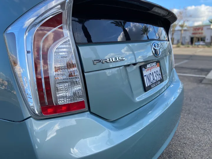 LIGHT GREEN, 2015 TOYOTA PRIUS Image 10