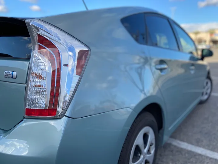 LIGHT GREEN, 2015 TOYOTA PRIUS Image 13