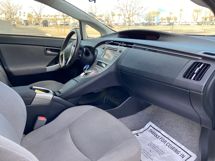 LIGHT GREEN, 2015 TOYOTA PRIUS Image 14