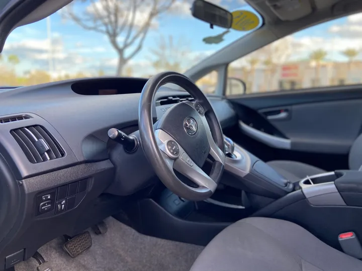 LIGHT GREEN, 2015 TOYOTA PRIUS Image 27