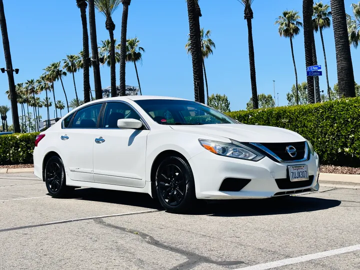 WHITE, 2016 NISSAN ALTIMA Image 3