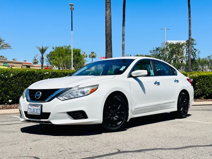 WHITE, 2016 NISSAN ALTIMA Image 6