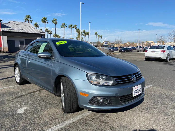 BLUE, 2012 VOLKSWAGEN EOS Image 9