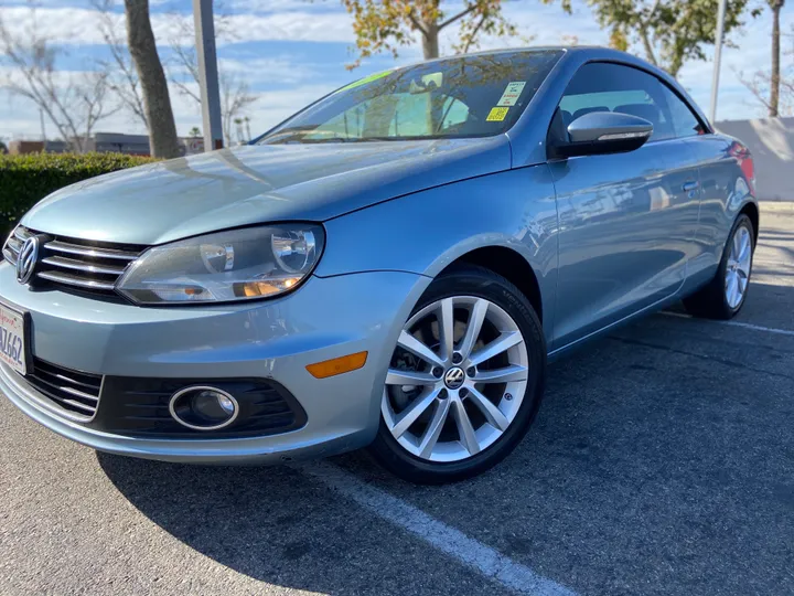 BLUE, 2012 VOLKSWAGEN EOS Image 3