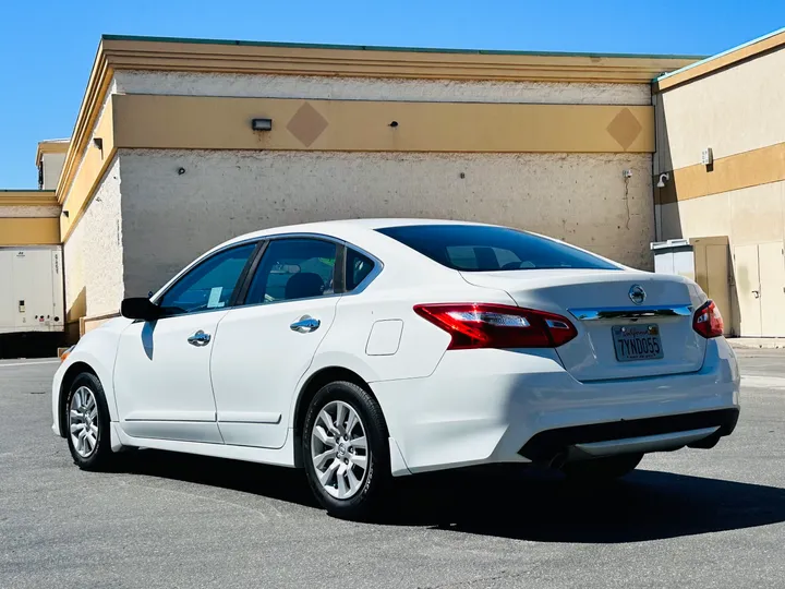 WHITE, 2017 NISSAN ALTIMA Image 3