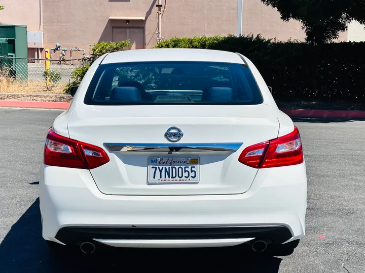 WHITE, 2017 NISSAN ALTIMA Image 8