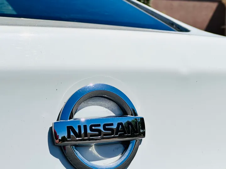 WHITE, 2017 NISSAN ALTIMA Image 9