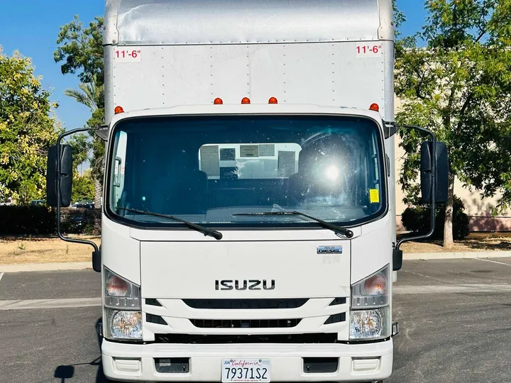 WHITE, 2020 ISUZU NPR Image 9