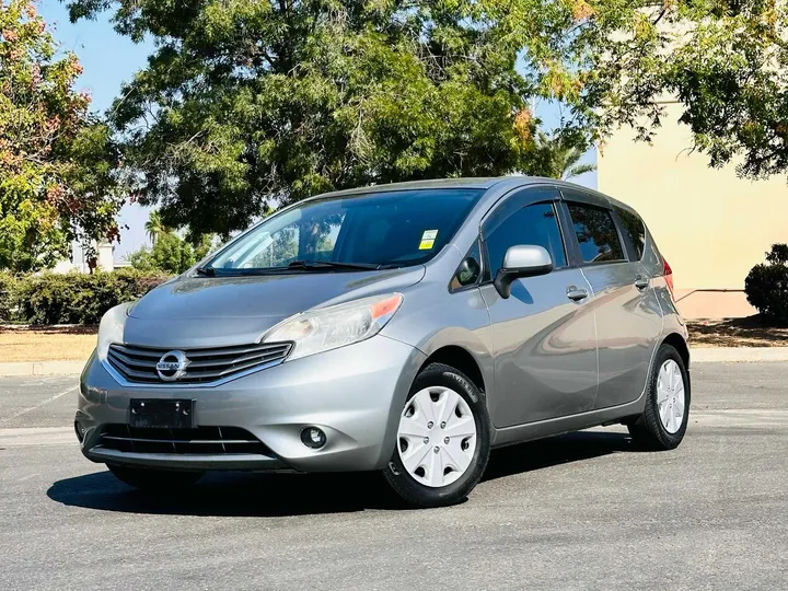 GRAY, 2014 NISSAN VERSA Image 2