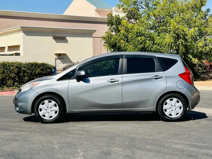 GRAY, 2014 NISSAN VERSA Image 3