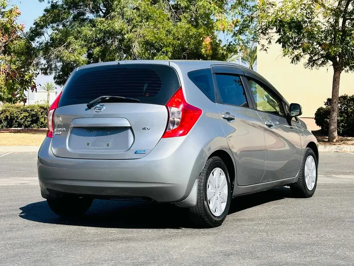 GRAY, 2014 NISSAN VERSA Image 6