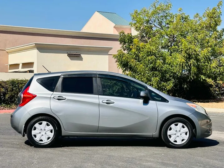 GRAY, 2014 NISSAN VERSA Image 7