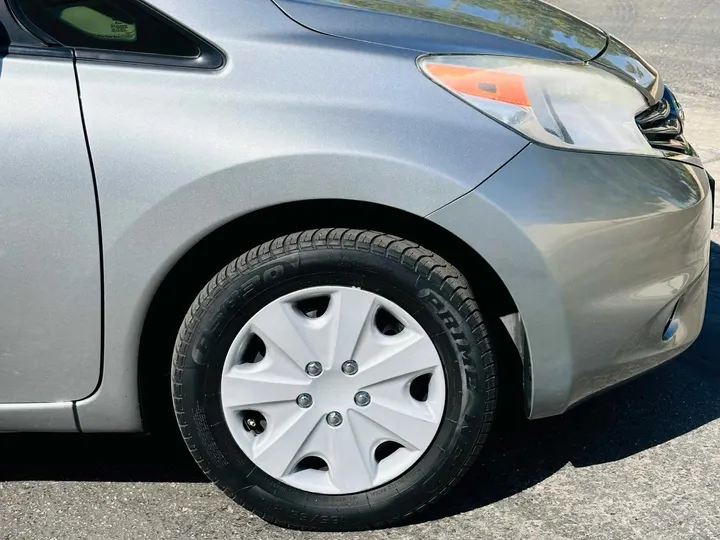 GRAY, 2014 NISSAN VERSA Image 19