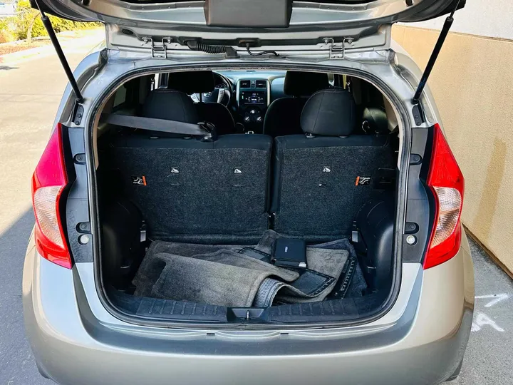 GRAY, 2014 NISSAN VERSA Image 24