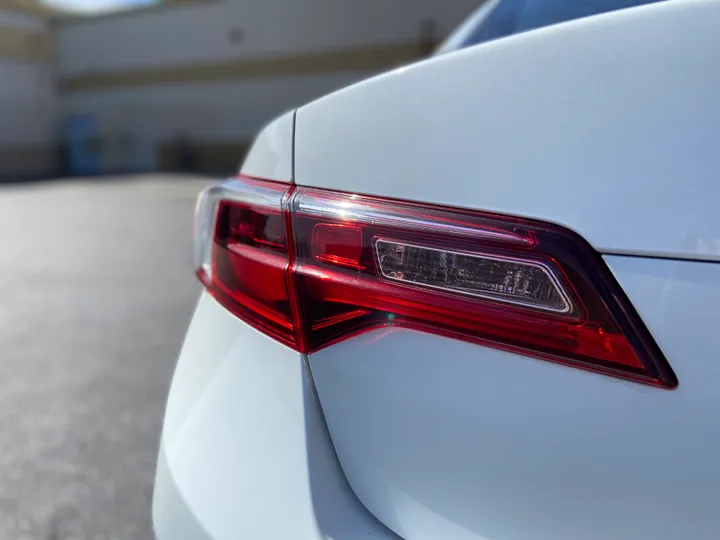 WHITE, 2017 ACURA ILX Image 21