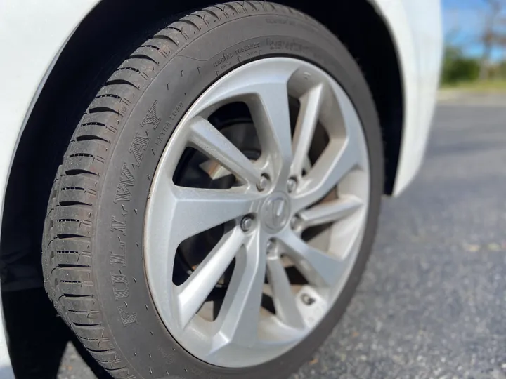 WHITE, 2017 ACURA ILX Image 44