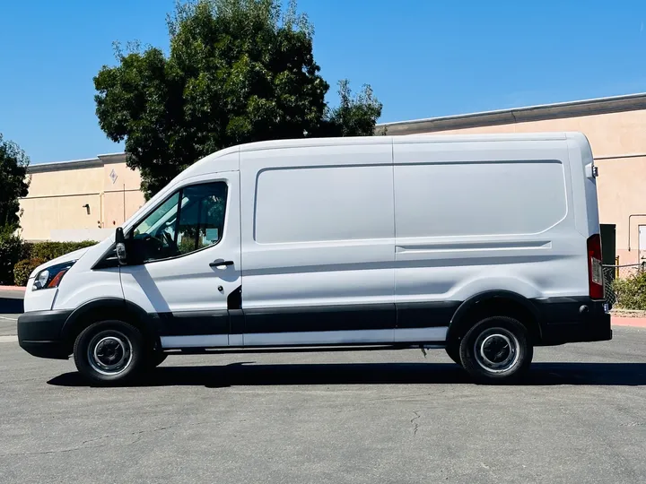 WHITE, 2018 FORD TRANSIT 250 VAN Image 2