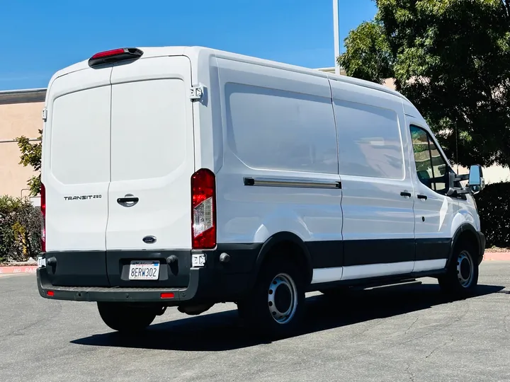 WHITE, 2018 FORD TRANSIT 250 VAN Image 7