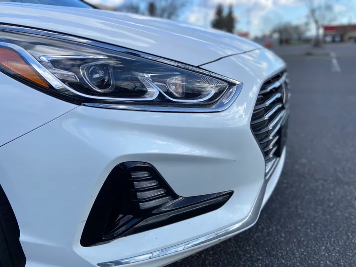 WHITE, 2018 HYUNDAI SONATA Image 14