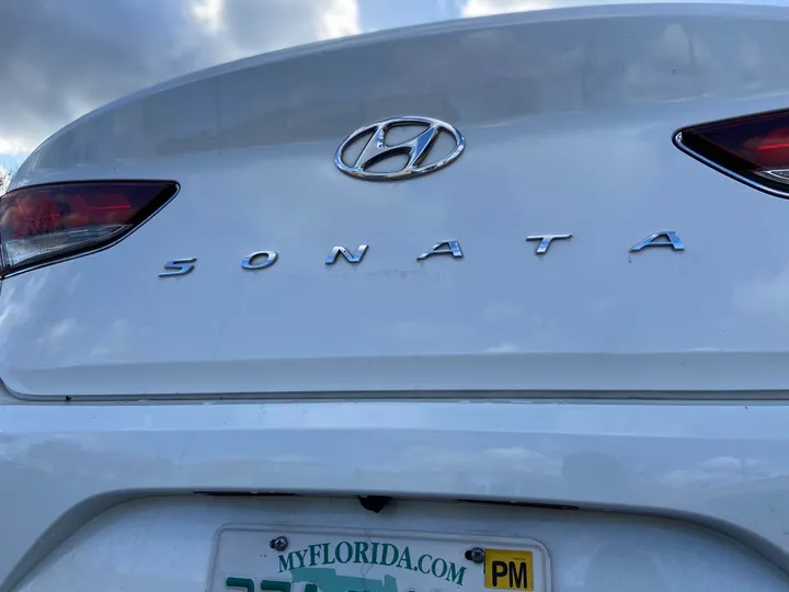 WHITE, 2018 HYUNDAI SONATA Image 21