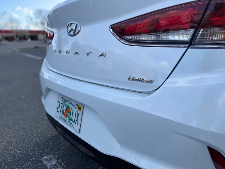 WHITE, 2018 HYUNDAI SONATA Image 22