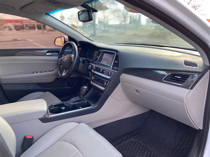 WHITE, 2018 HYUNDAI SONATA Image 27