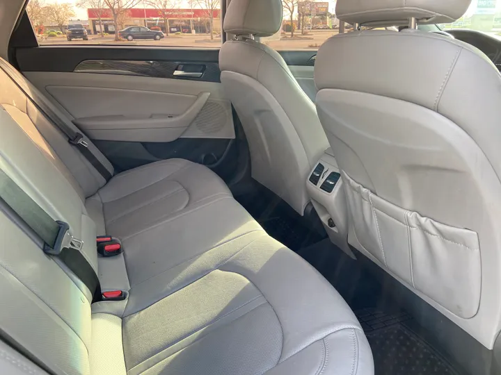 WHITE, 2018 HYUNDAI SONATA Image 33