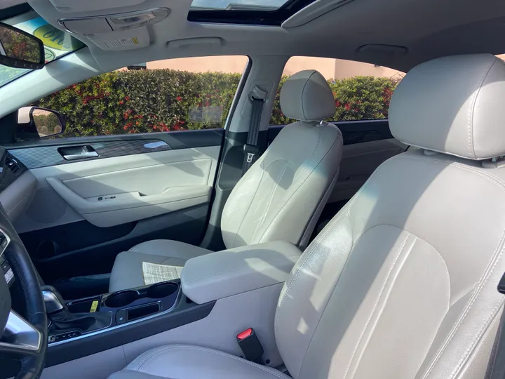 WHITE, 2018 HYUNDAI SONATA Image 42