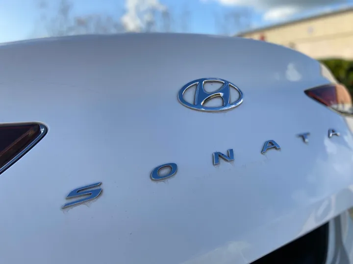 WHITE, 2018 HYUNDAI SONATA Image 63