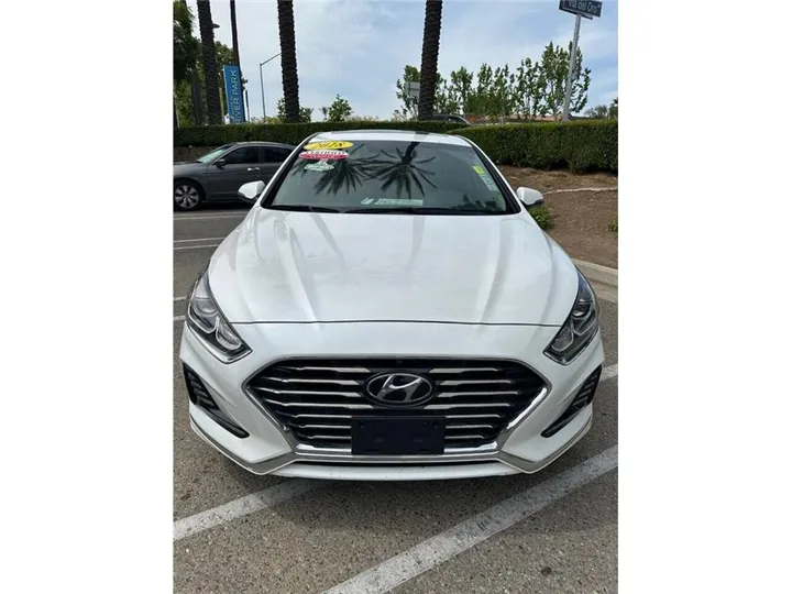 WHITE, 2018 HYUNDAI SONATA Image 3