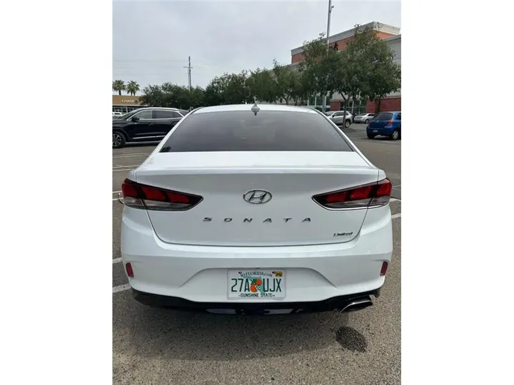 WHITE, 2018 HYUNDAI SONATA Image 4