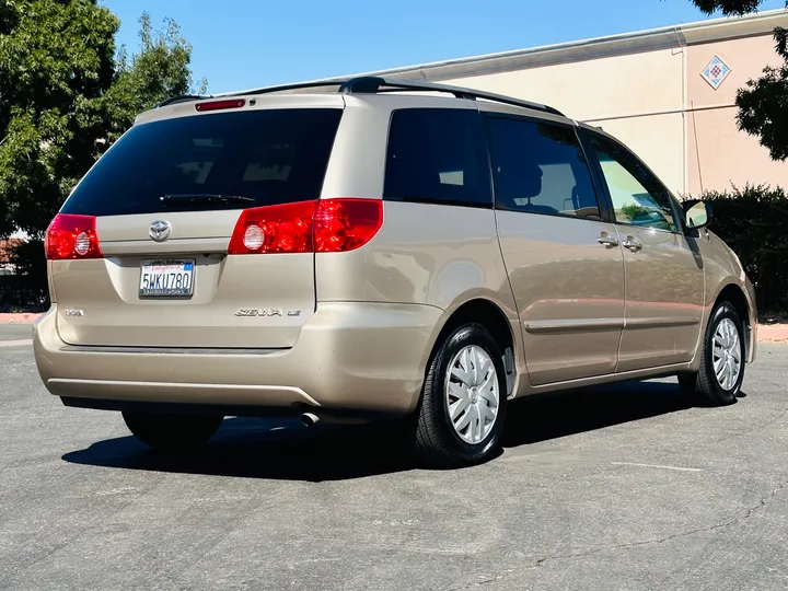 GOLD, 2006 TOYOTA SIENNA Image 7