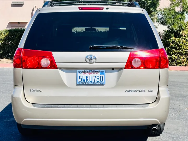 GOLD, 2006 TOYOTA SIENNA Image 8