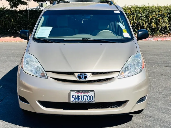 GOLD, 2006 TOYOTA SIENNA Image 9