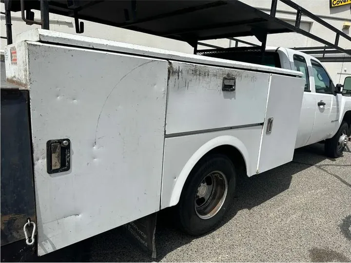 WHITE, 2007 CHEVROLET SILVERADO 3500 HD EXTENDED CAB & CHASSIS Image 6