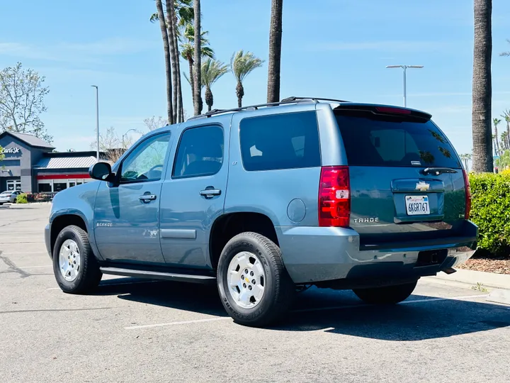 BLUE, 2009 CHEVROLET TAHOE Image 3