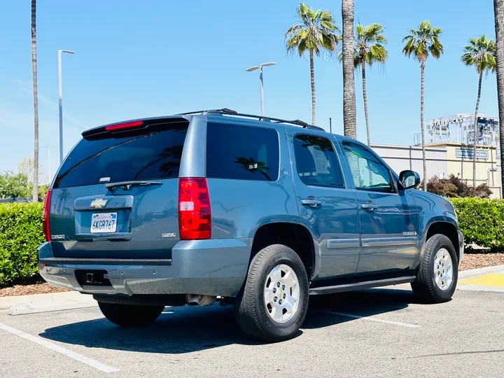 BLUE, 2009 CHEVROLET TAHOE Image 8