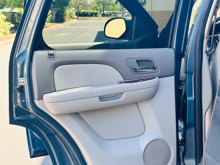 BLUE, 2009 CHEVROLET TAHOE Image 28