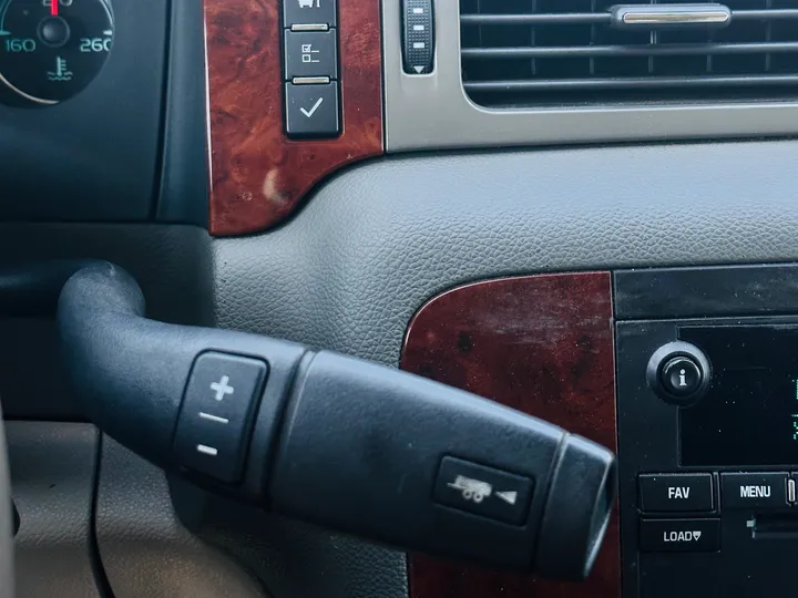 BLUE, 2009 CHEVROLET TAHOE Image 34