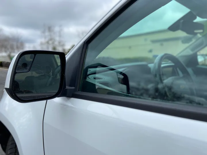 WHITE, 2018 CHEVROLET COLORADO CREW CAB Image 37