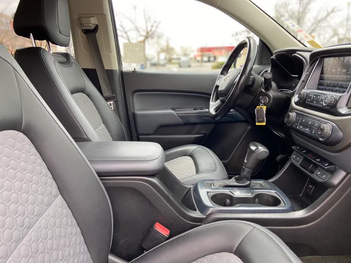 WHITE, 2018 CHEVROLET COLORADO CREW CAB Image 52