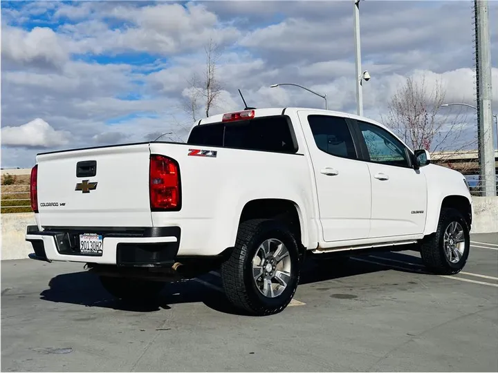 WHITE, 2018 CHEVROLET COLORADO CREW CAB Image 2